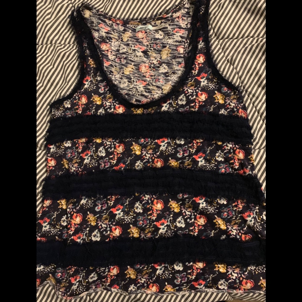 ☔️Kimchi Blue ruffled tank sz S